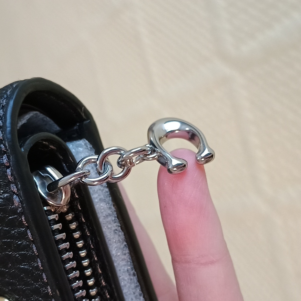 ๐ Coach Black Leather Wallet with Gold and Silver Rivets - Picture 8 of 13